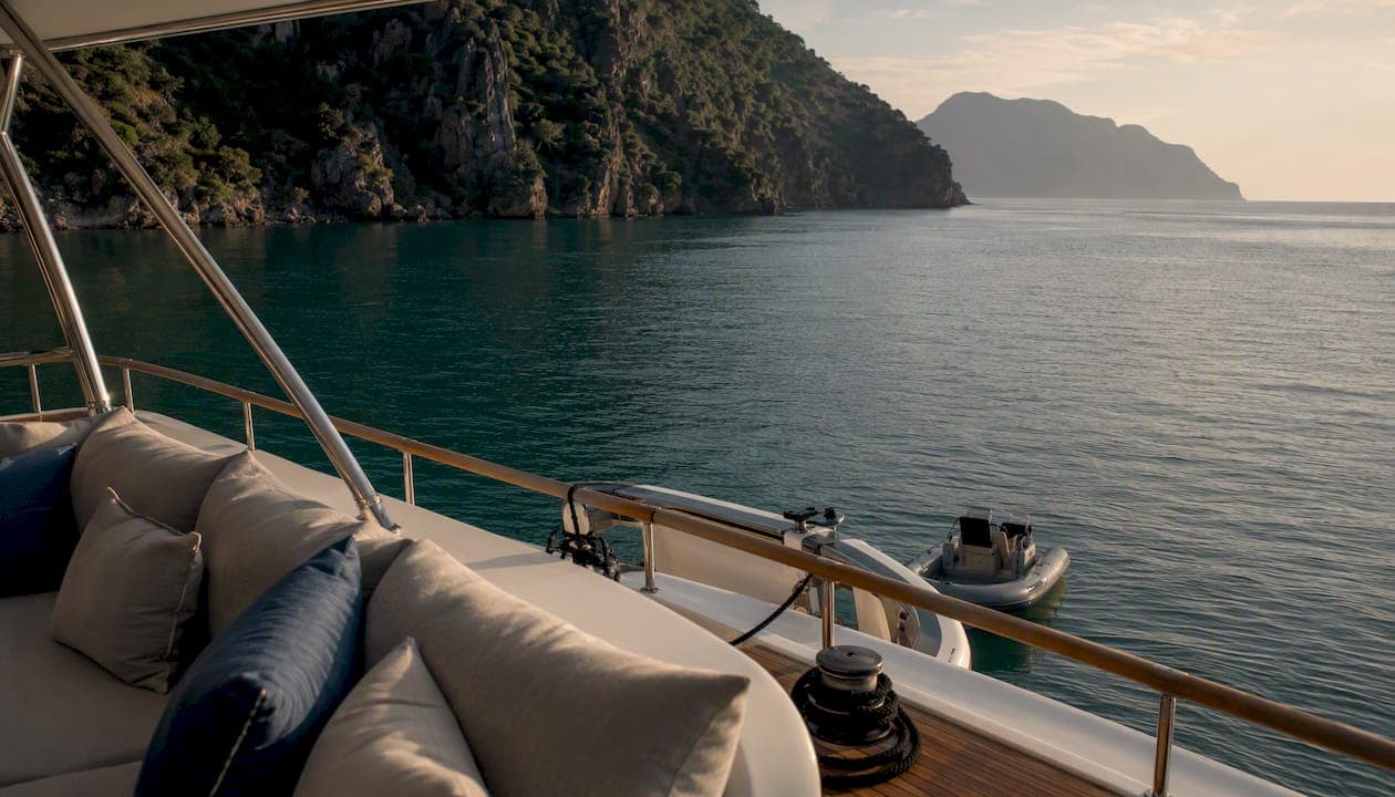 A First-Time Yacht Charter Guide for Beginners