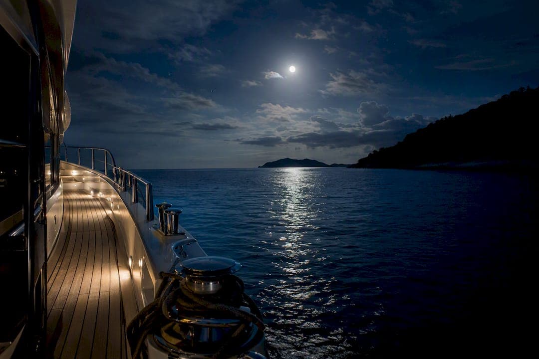 The Role of Moon Phases in Romantic Anchorages