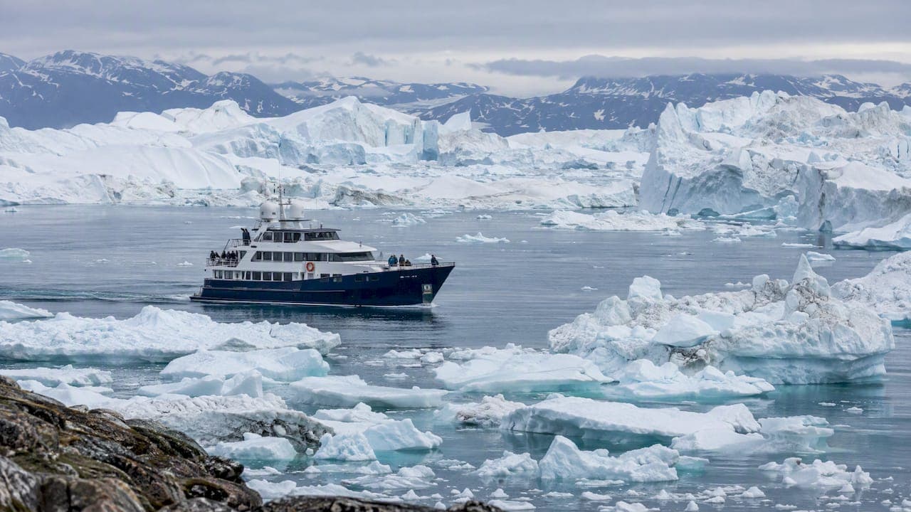 Greenland vs Svalbard: Which Arctic Destination Fits You?