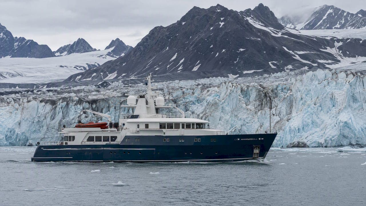 Svalbard Charter Guide: Planning a Crewed Arctic Yacht Voyage